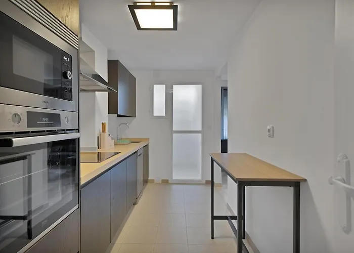 Tropical Chic In San Pedro - San Marino Iii