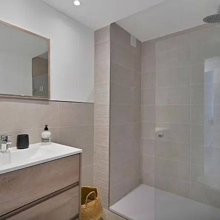 Tropical Chic In San Pedro - San Marino Iii